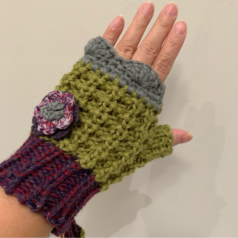 Scala Pronto Crochet Knit Fingerless Gloves, Green Grey Purple